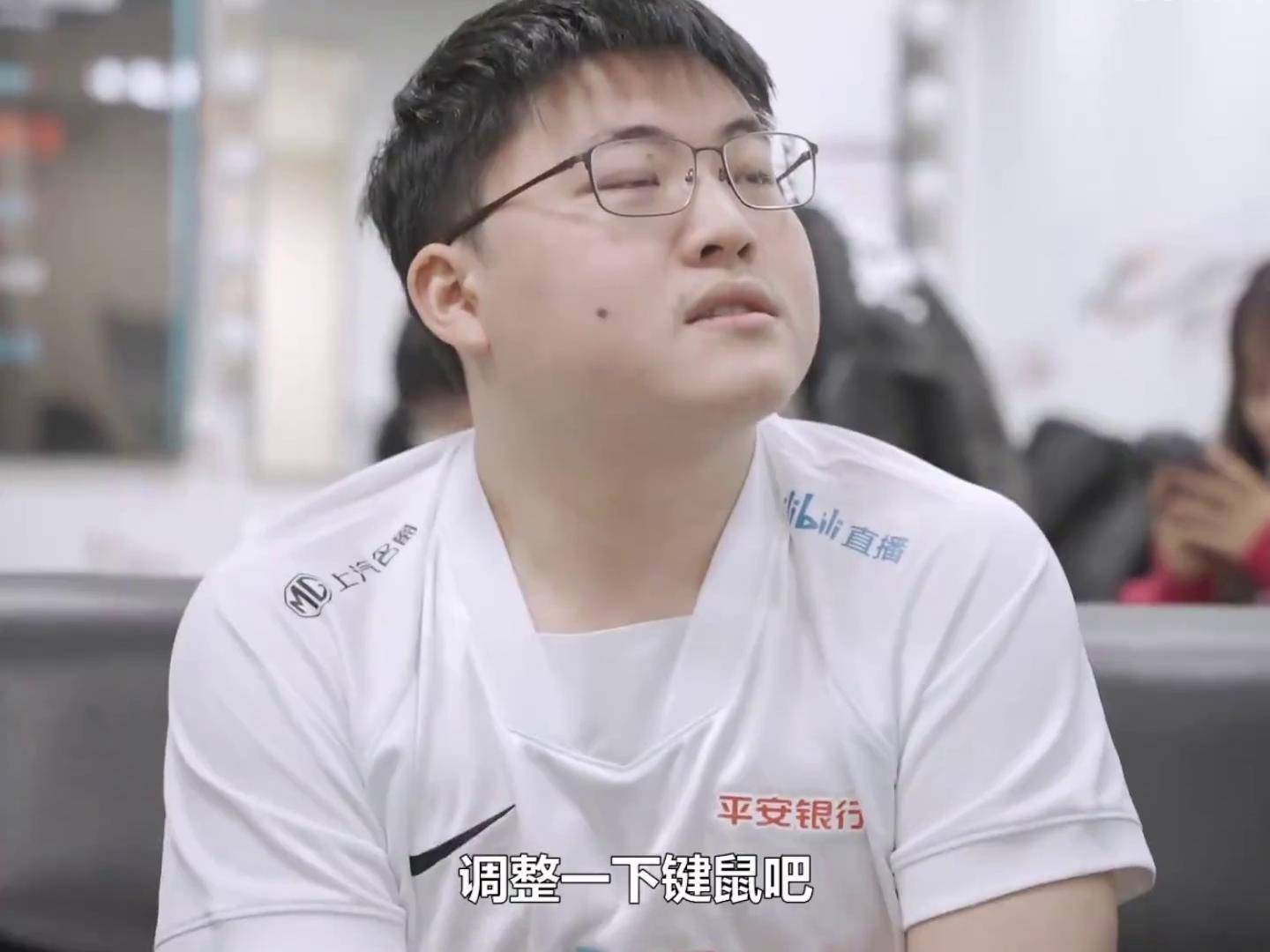 Uzi迎来十五赛季高光表现，湖人球迷沸腾！