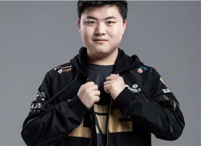 Uzi迎来十五赛季高光表现，湖人球迷沸腾！